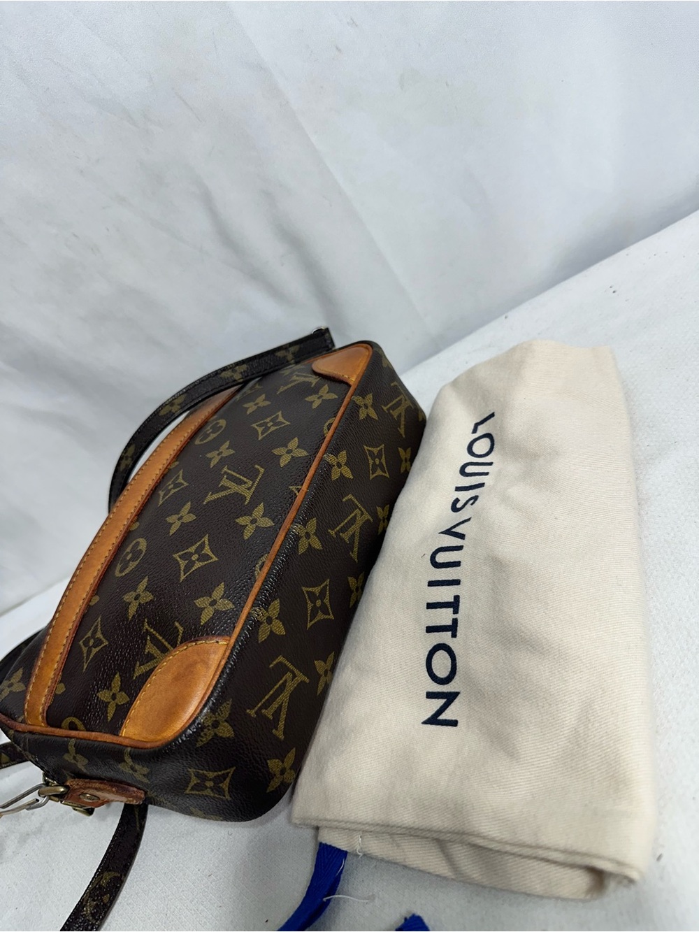 Louis Vuitton Crossbody Bag - Picture 5 of 10